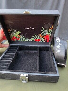 Pandora Aisa exclusive trunk
